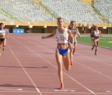 Crossing line 400m final
